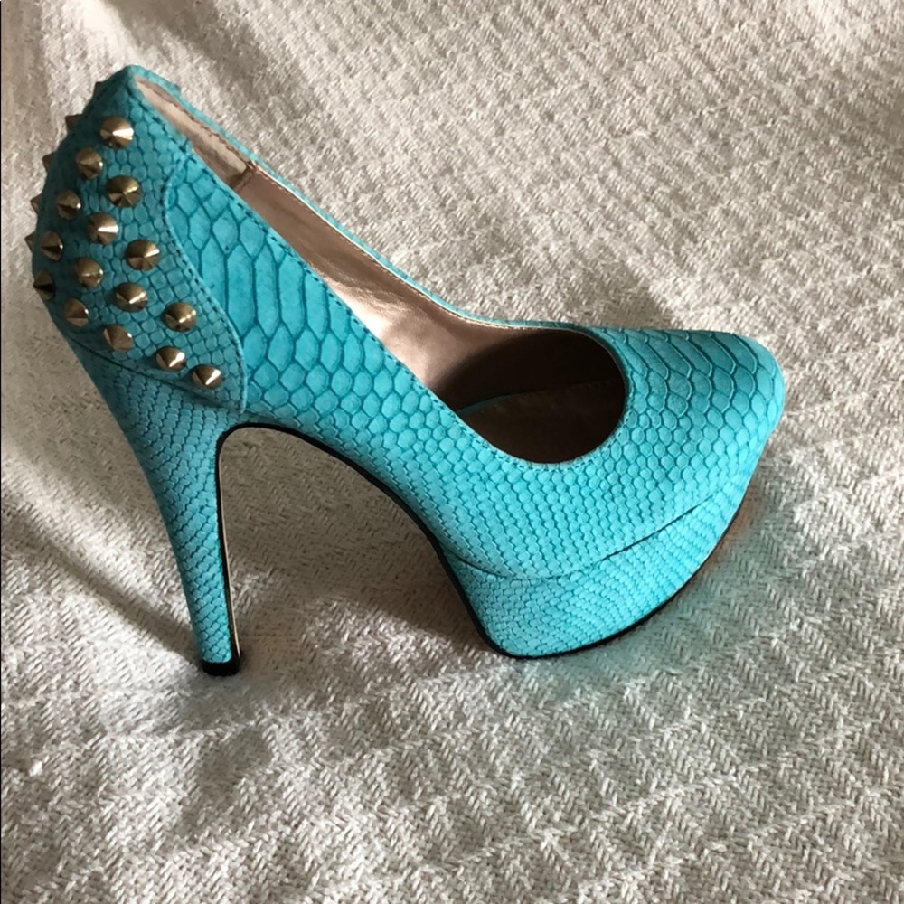Turquoise snake leather shoes with gold spikes